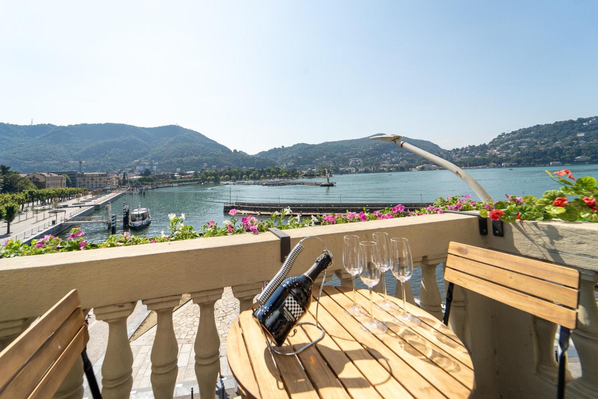 Appartamento Esclusivo Fronte Lago, In Centro A Como Con Garage Εξωτερικό φωτογραφία