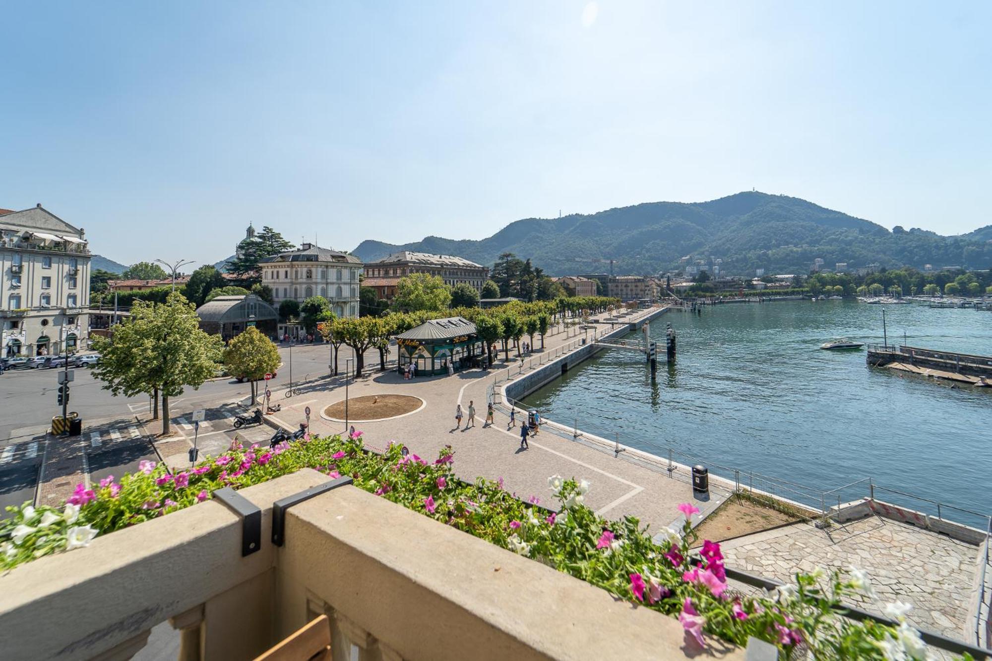 Appartamento Esclusivo Fronte Lago, In Centro A Como Con Garage Εξωτερικό φωτογραφία