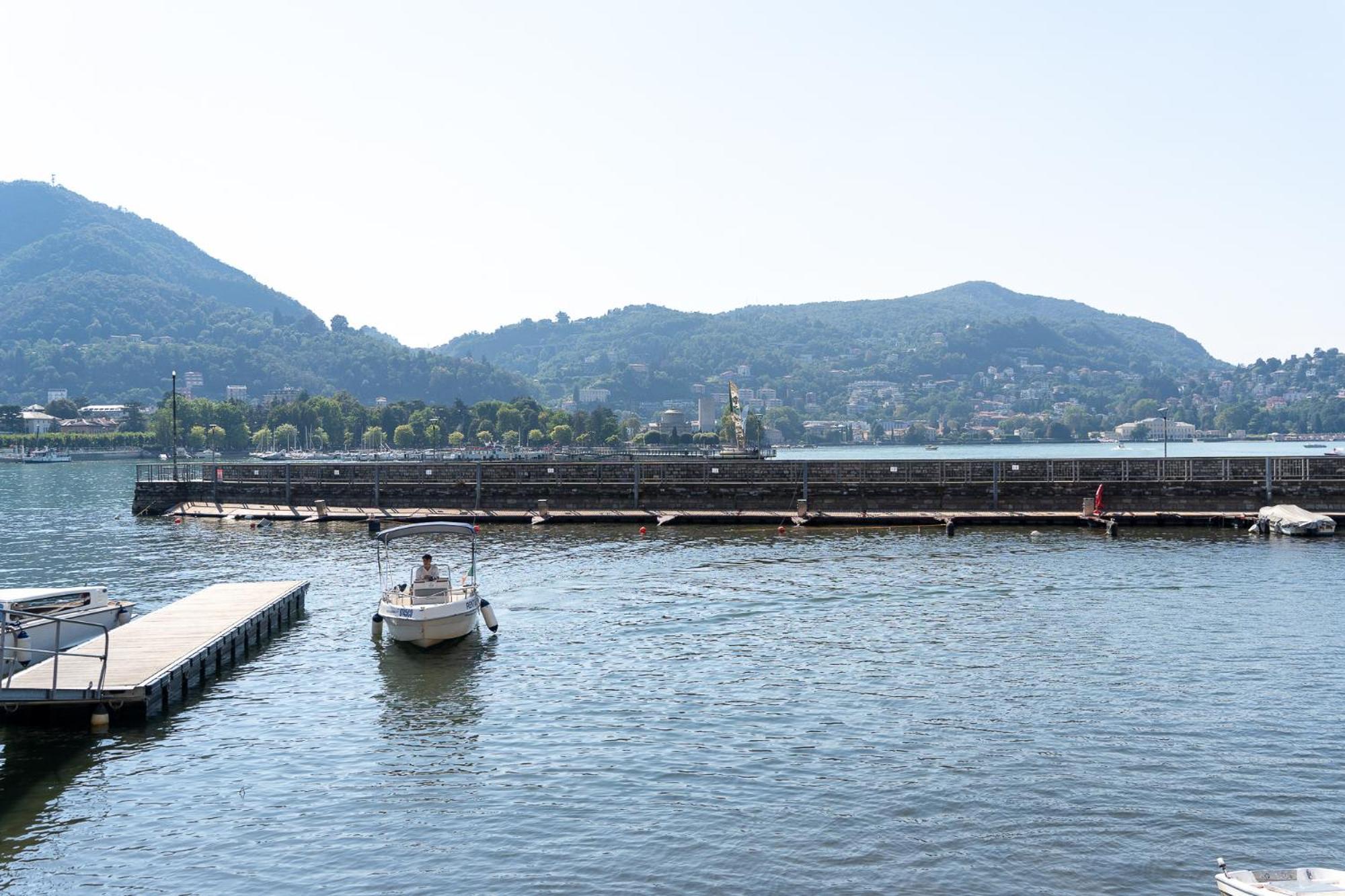 Appartamento Esclusivo Fronte Lago, In Centro A Como Con Garage Εξωτερικό φωτογραφία