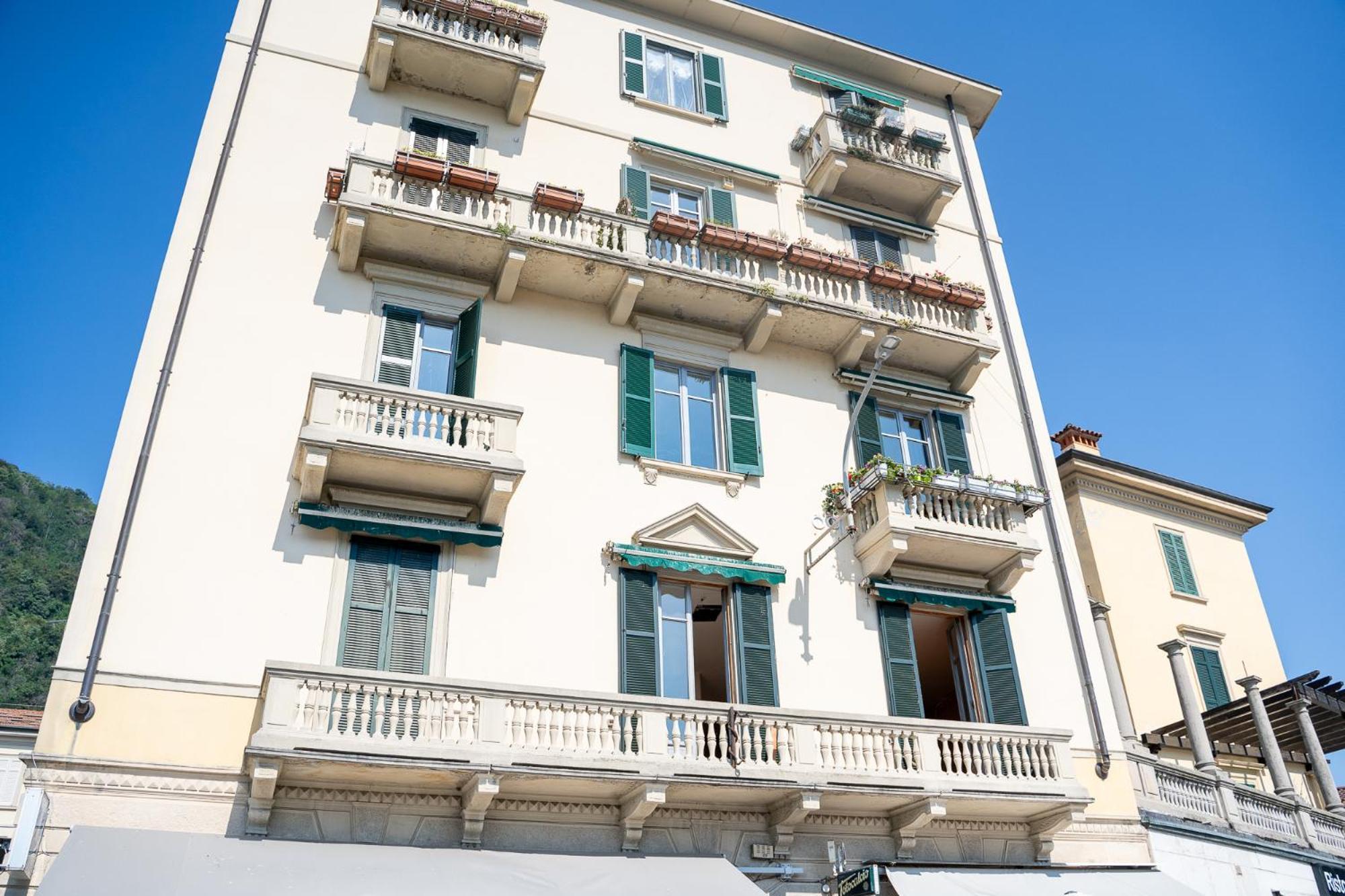 Appartamento Esclusivo Fronte Lago, In Centro A Como Con Garage Εξωτερικό φωτογραφία
