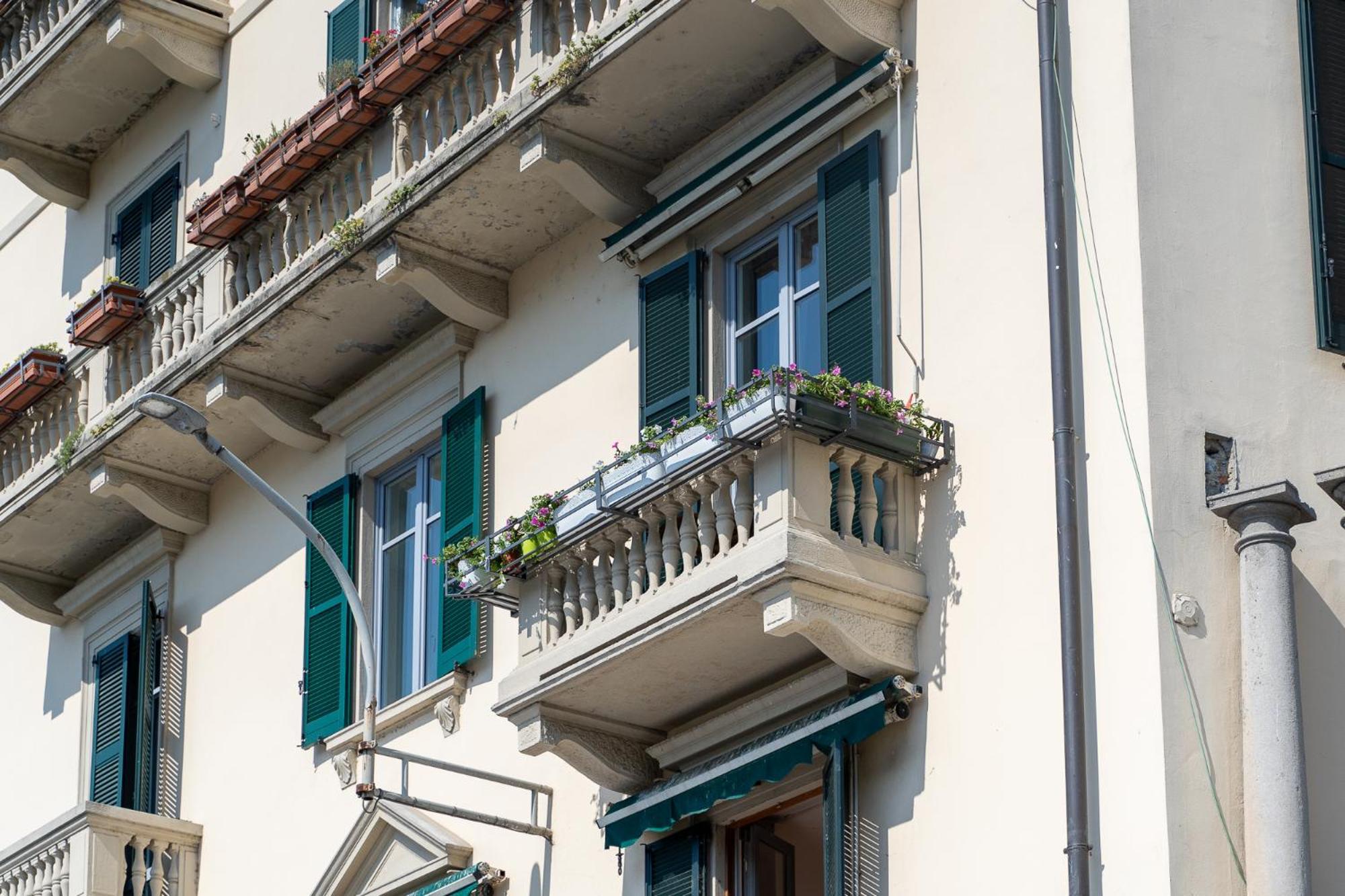 Appartamento Esclusivo Fronte Lago, In Centro A Como Con Garage Εξωτερικό φωτογραφία