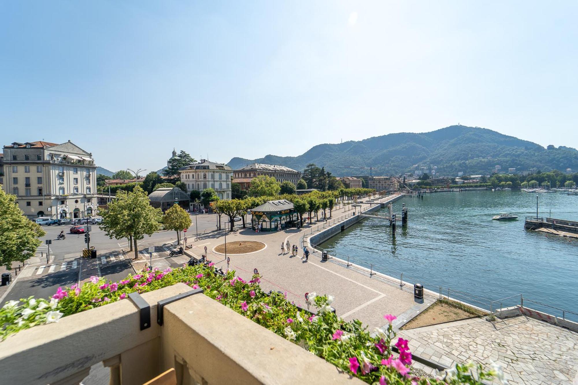 Appartamento Esclusivo Fronte Lago, In Centro A Como Con Garage Εξωτερικό φωτογραφία